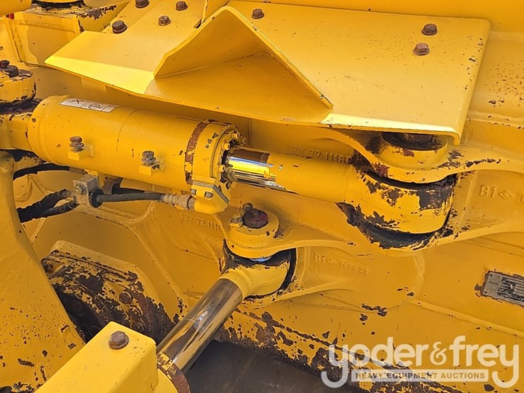 2023-komatsu-d61pxi-24-image-32