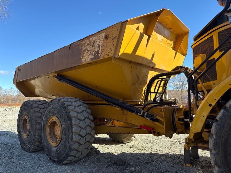 2015-caterpillar-745c-image-9