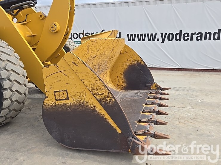 2014-caterpillar-938k-image-11