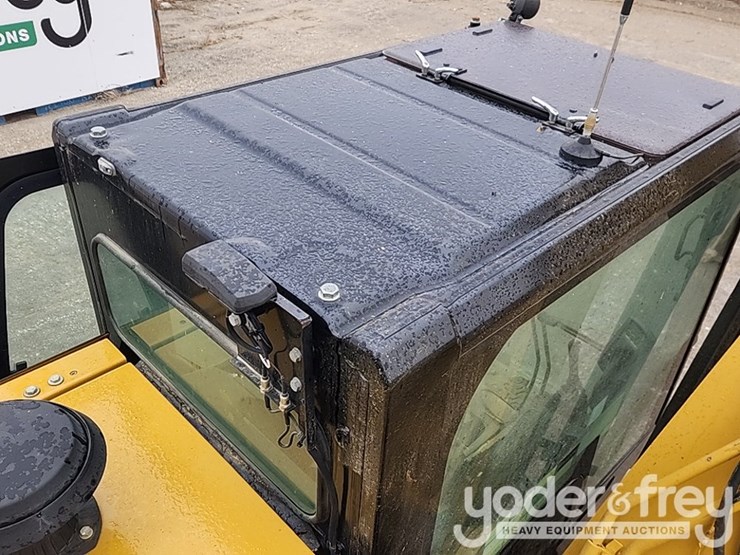 2016-caterpillar-320fl-image-18