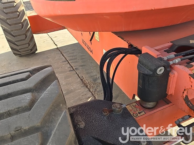2014-jlg-600aj-image-47