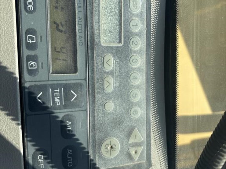 2013-deere-85d-image-50