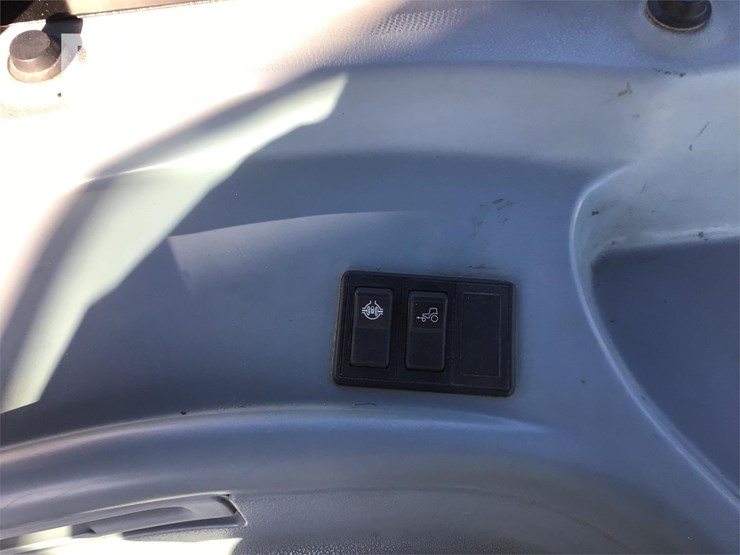 new-holland-t5040-image-22