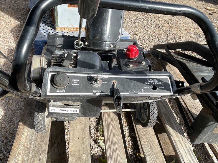 #3110-•-20"-gas-snowblower-image-3