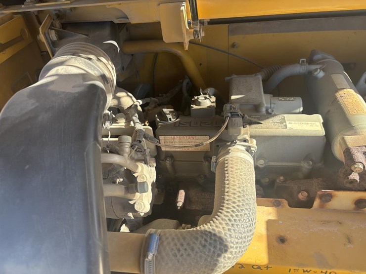 2013-deere-85d-image-22