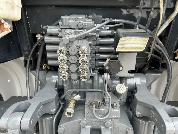 1994-new-holland-8770-image-52