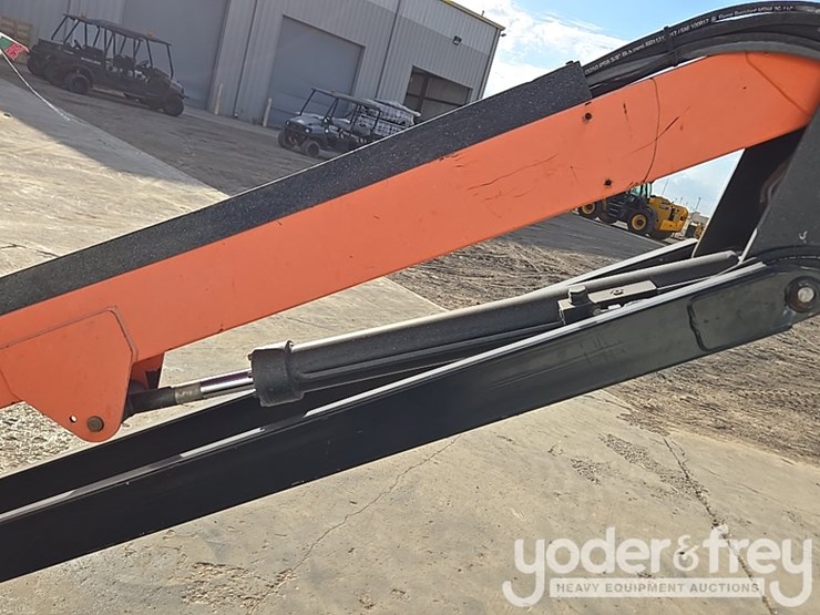 2014-jlg-600aj-image-41
