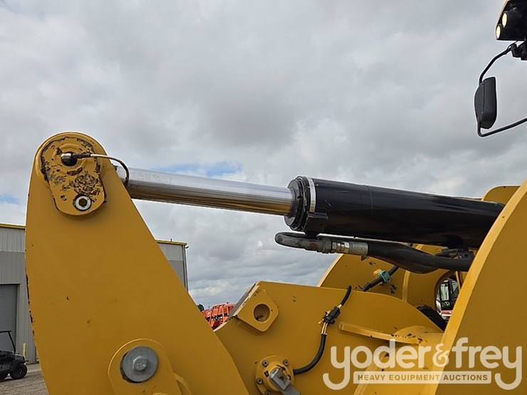 2014-caterpillar-938k-image-46