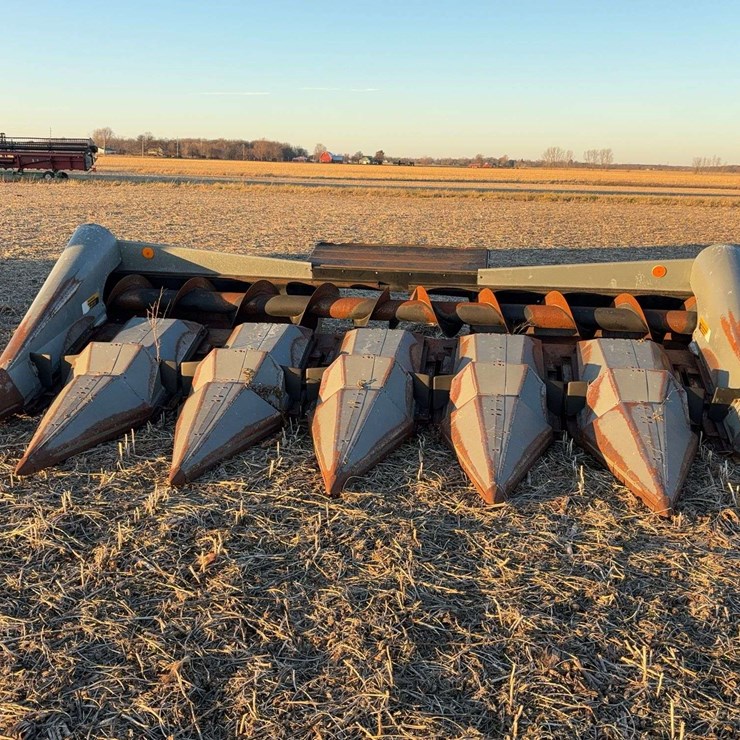 Allis Chalmers 630A Corn Head
