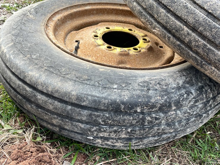 #3132-•-(2)-implement-wheels-and-tires-image-3