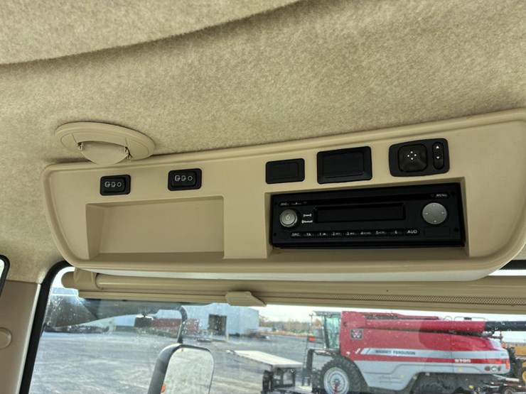 2015-john-deere-8295r-image-71