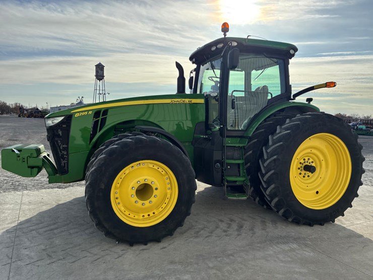 2015-john-deere-8295r-image-11