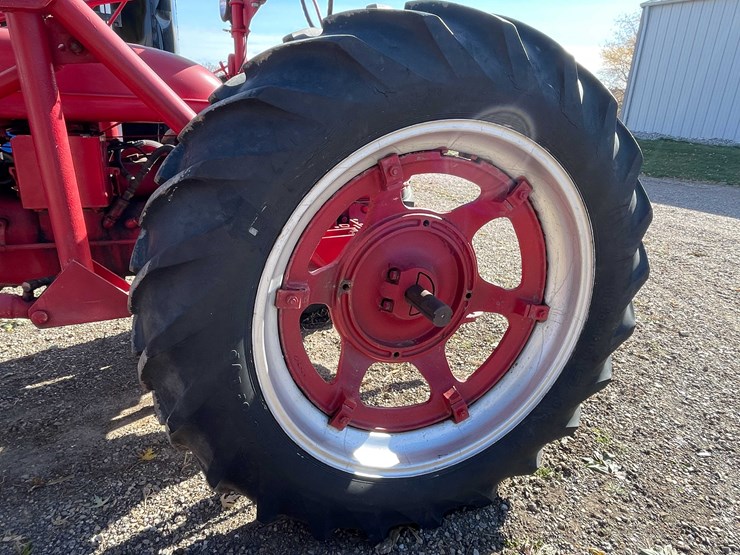 #3012-•-mccormick-farmall-h-narrow-front-tractor-with-loader-image-12