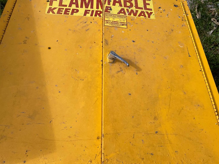 #3140-•-flammables-cabinet-image-4