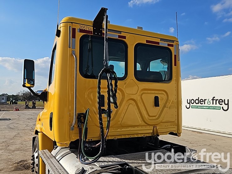 2019-freightliner-cascadia-image-24