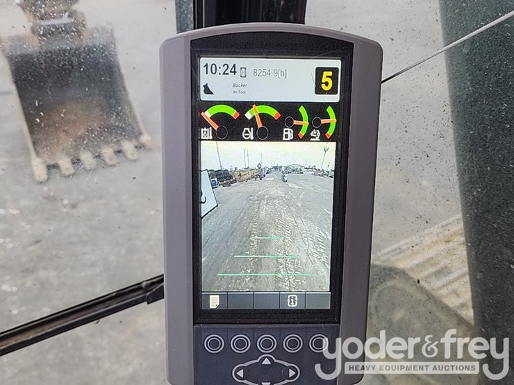 2016-caterpillar-320fl-image-38