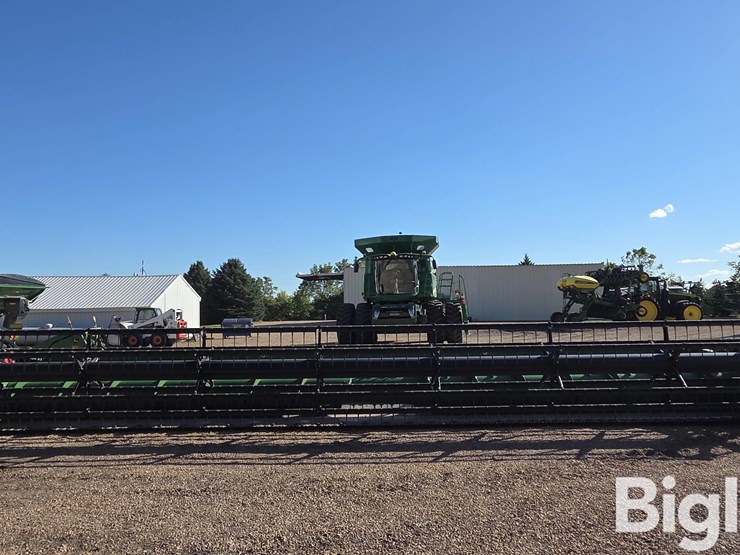 2022-john-deere-635f-image-2