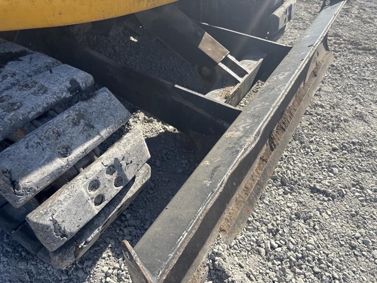 2013-deere-85d-image-75