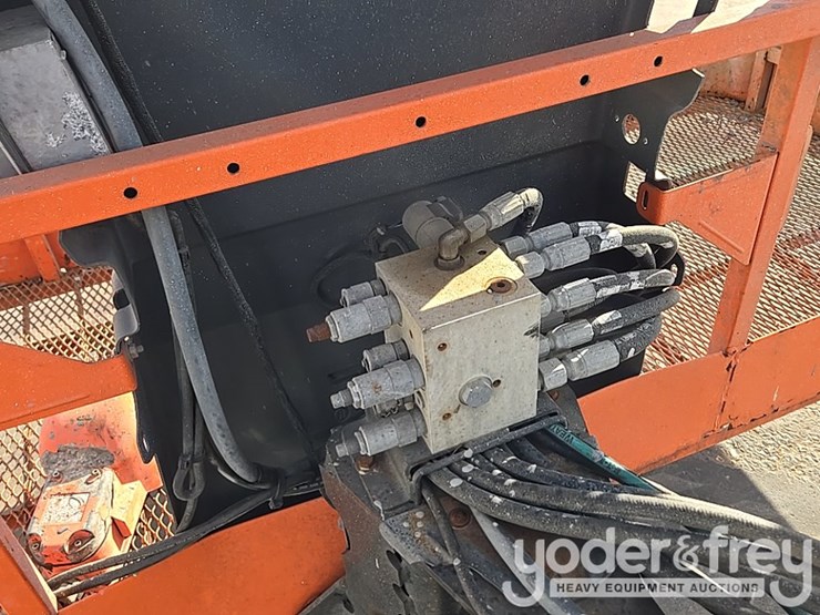 2014-jlg-600aj-image-38
