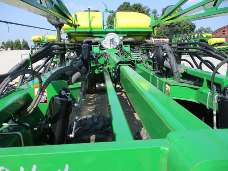 2016-john-deere-db60-image-10