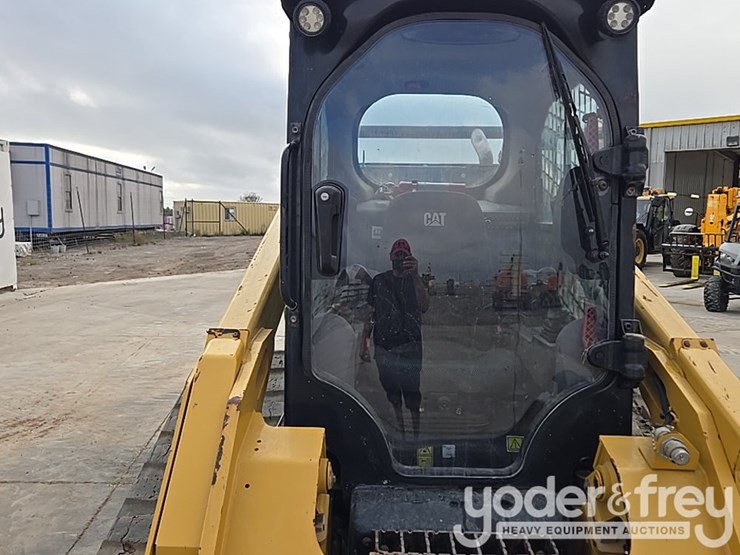 2021-caterpillar-299d3-image-41