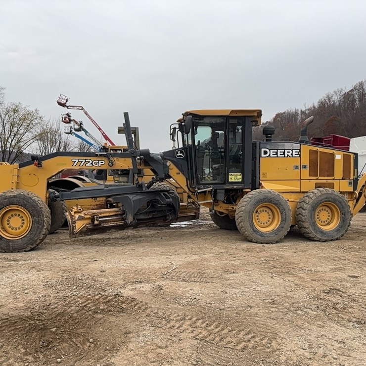 DEERE 772GP