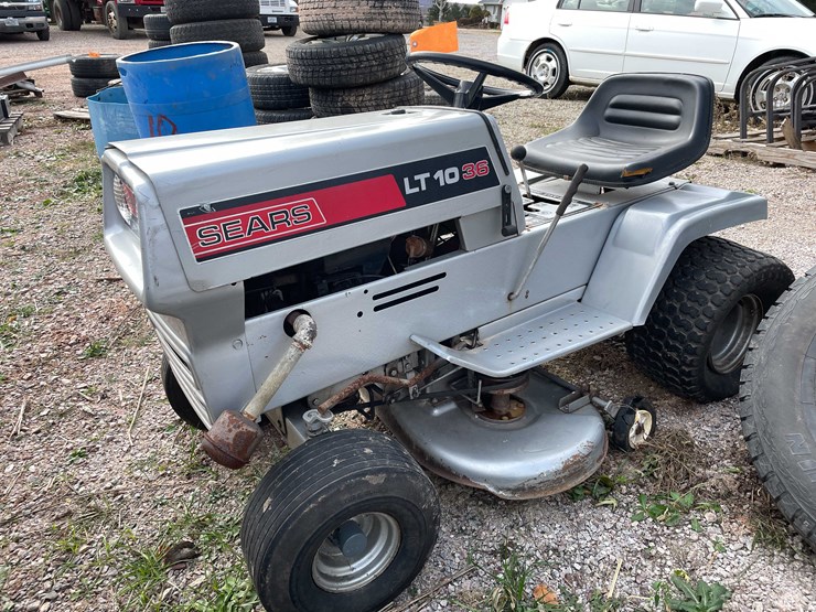 #3131-•-sears-lt-1036-lawn-tractor-image-1