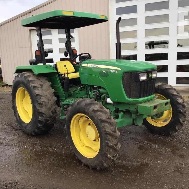 JOHN DEERE 5055E