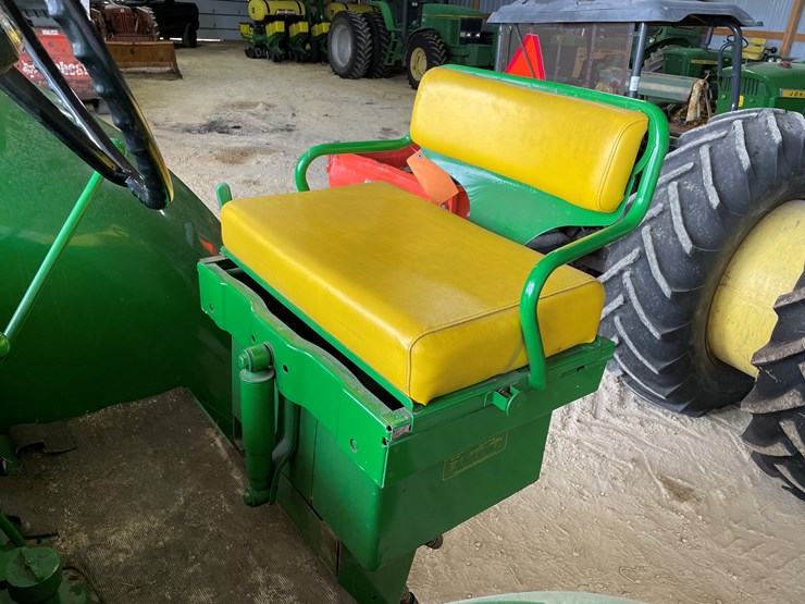 john-deere-830-image-23
