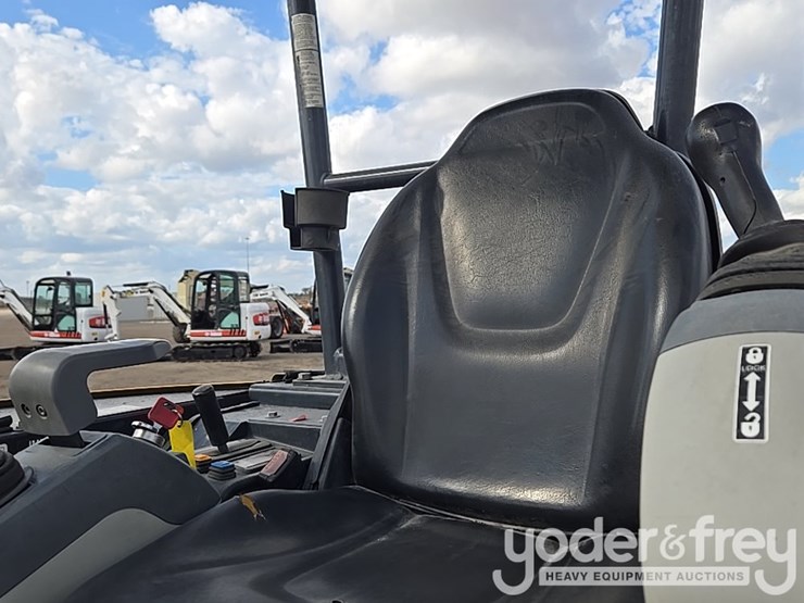 2019-deere-26g-image-50