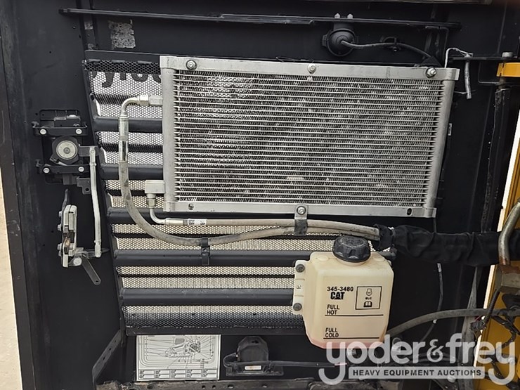 2022-caterpillar-299d3-image-41