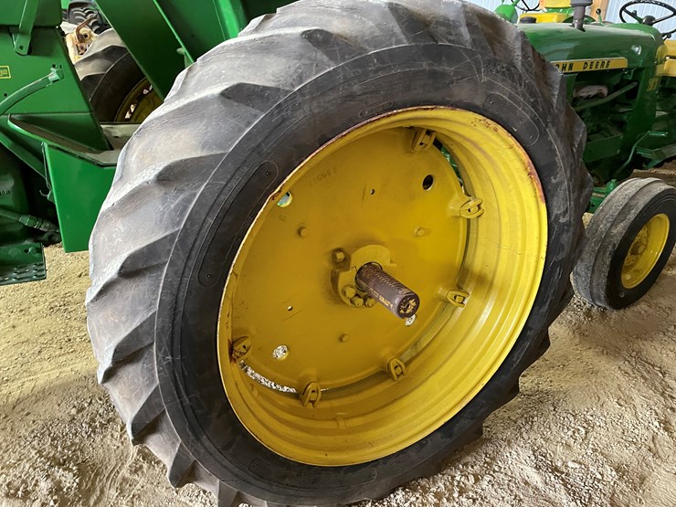 john-deere-3010-image-11