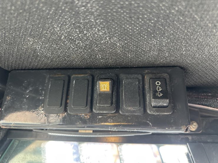 2015-bobcat-s70-image-32