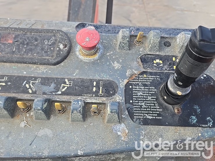 2014-jlg-600aj-image-32