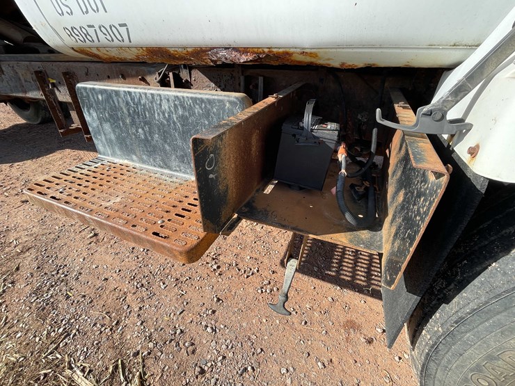 #3006-•-1999-chevy-c6500-single-axle-dump-flatbed-truck-(title-in-delay)-image-23