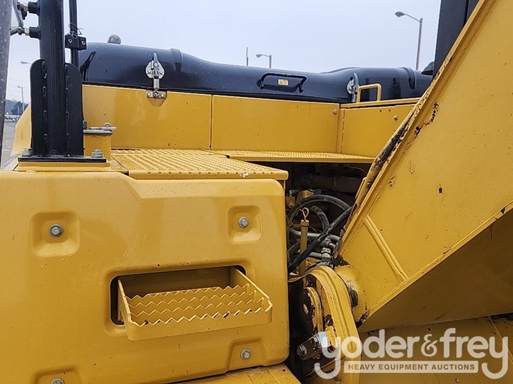 2016-caterpillar-320fl-image-11