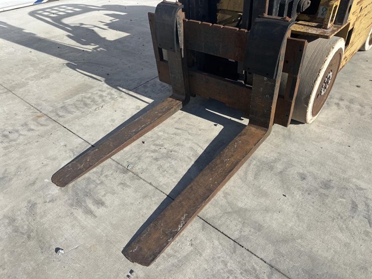 caterpillar-t80d-image-18