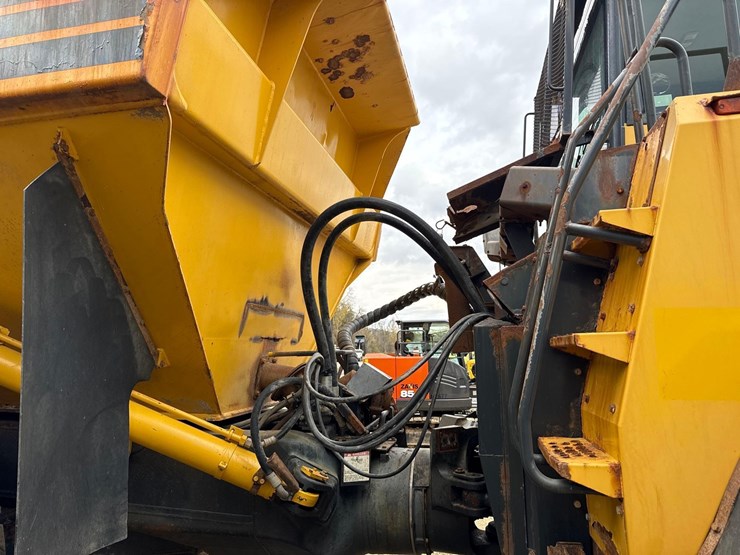 komatsu-hm400-3-image-9