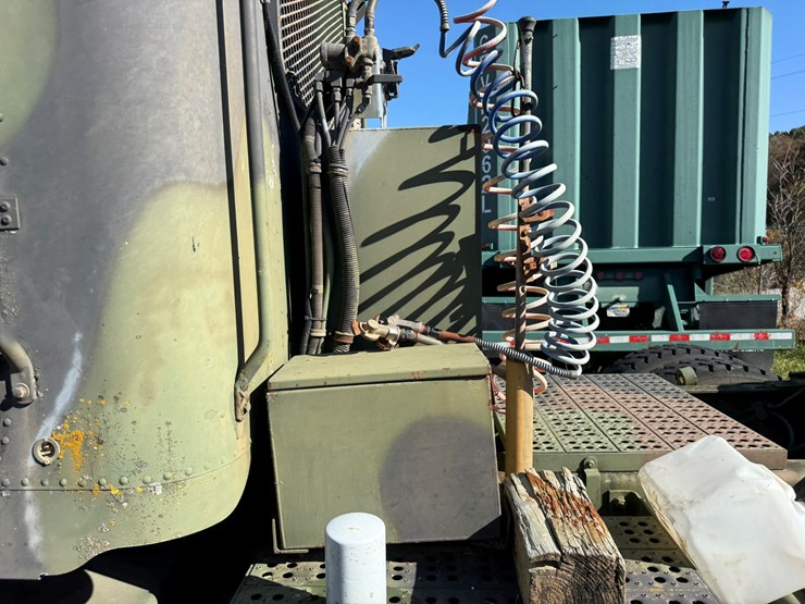 #22592-•-inop-1992-freightliner-t/a-daycab-truck-tractor-vin:-1fuymzyb1np520782-image-35