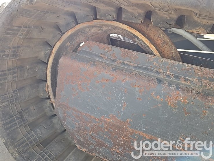 2019-deere-26g-image-10