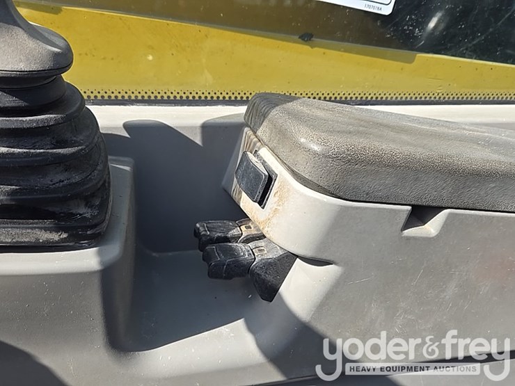 2019-caterpillar-tl1255d-image-107