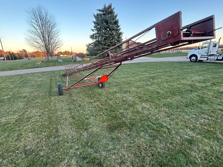 hayrite-skeleton-hay-elevator-image-2