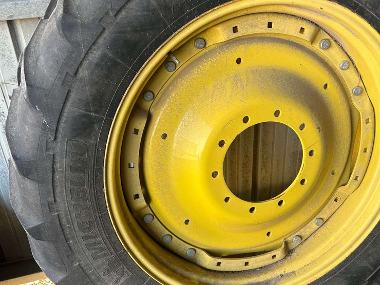 jd-front-dual-tires-and-spacers-image-3