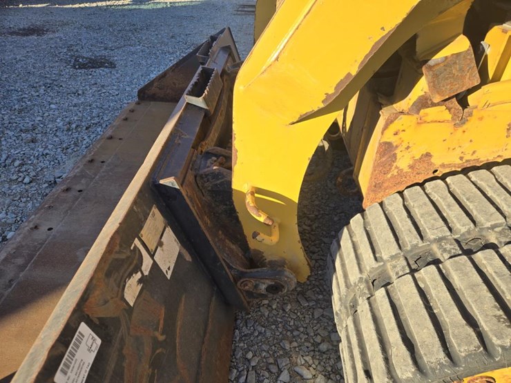 2020-caterpillar-259d3-image-12