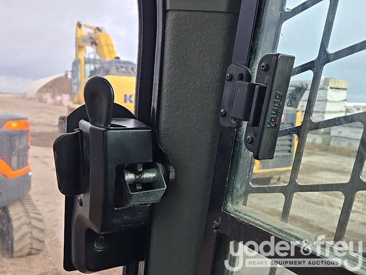 2022-caterpillar-299d3-image-57