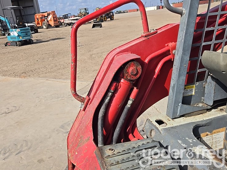 2019-takeuchi-tl8-image-14