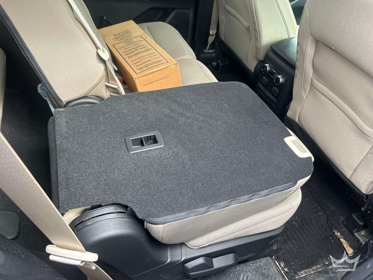 2022-ford-explorer-image-21