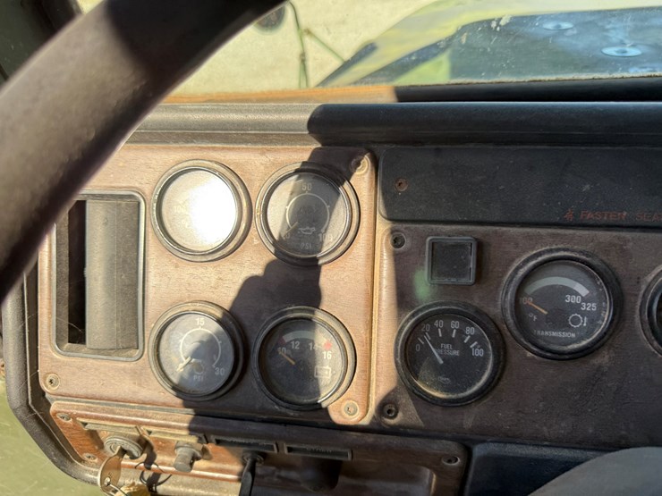 #22592-•-inop-1992-freightliner-t/a-daycab-truck-tractor-vin:-1fuymzyb1np520782-image-87