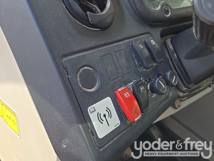 2019-caterpillar-tl1255d-image-112