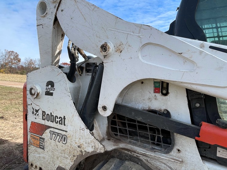 2017-bobcat-t770-image-17